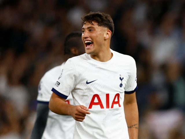 Alejo Veliz de Tottenham Hotspur fait la fête en octobre 2023 Alejo Veliz de Tottenham Hotspur fait la fête en octobre 2023
