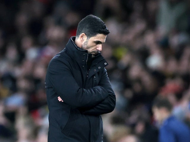 Le manager d'Arsenal, Mikel Arteta, semble abattu le 28 décembre 2023