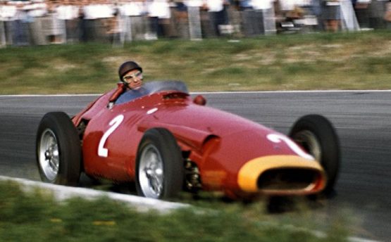 Juan Manuel Fangio a remporté 5 championnats des pilotes