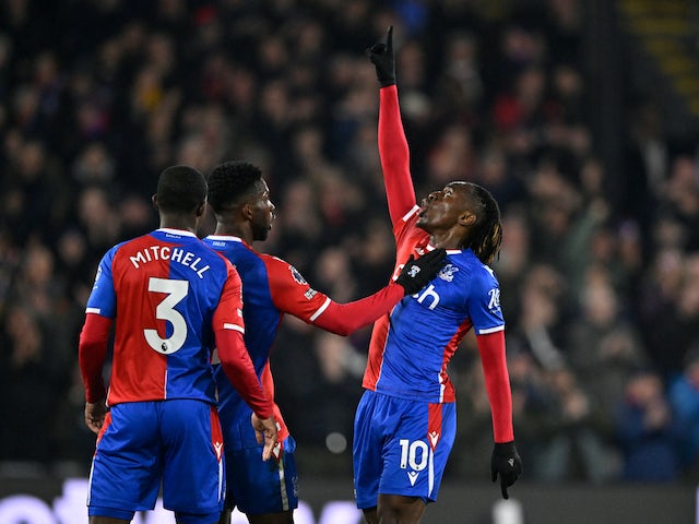 Eberechi Eze du Crystal Palace célèbre son deuxième but le 30 janvier 2024