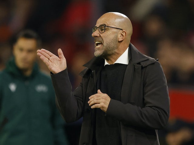 L'entraîneur du PSV Eindhoven Peter Bosz réagit le 29 novembre 2023