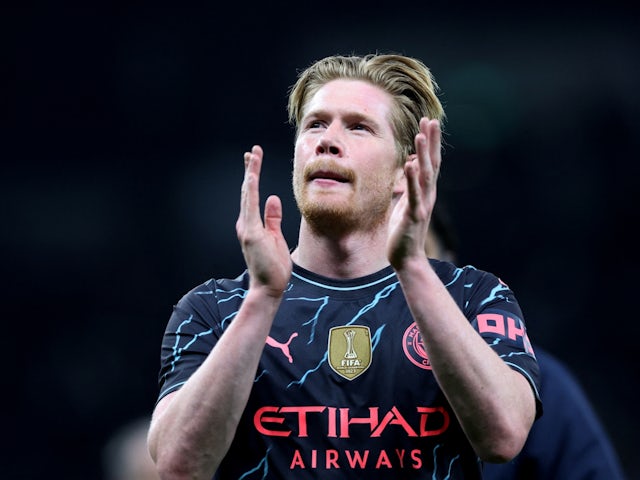 Kevin De Bruyne de Manchester City célèbre après le match du 26 janvier 2024 Kevin De Bruyne de Manchester City célèbre après le match du 26 janvier 2024