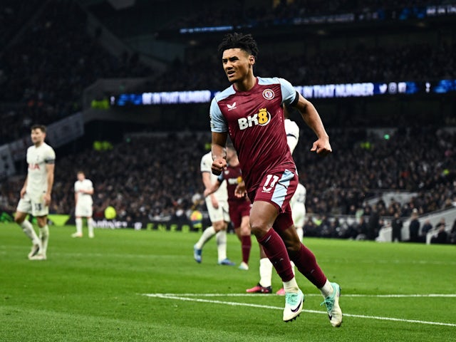 Ollie Watkins d'Aston Villa célèbre son but contre Tottenham Hotspur le 26 novembre 2023