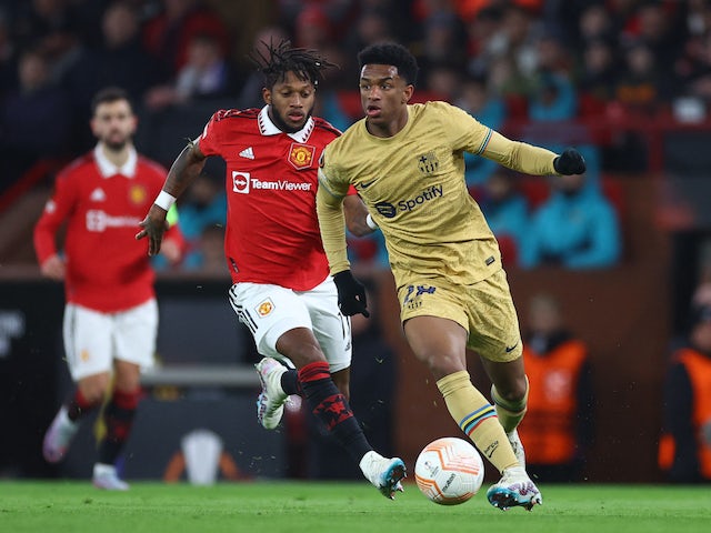 Fred de Manchester United en action avec Alejandro Balde de Barcelone le 23 février 2023
