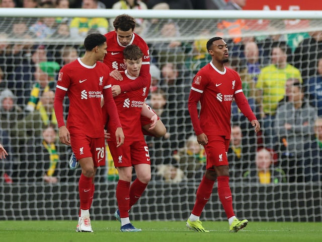 Curtis Jones de Liverpool célèbre son premier but le 28 janvier 2024
