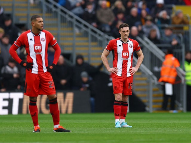 Vini Souza et Jack Robinson de Sheffield United semblent abattus après le premier but de Wolverhampton Wanderers le 25 février 2024