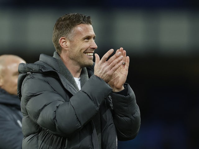 Le manager de Luton Town, Rob Edwards, célèbre après le match du 27 janvier 2024.