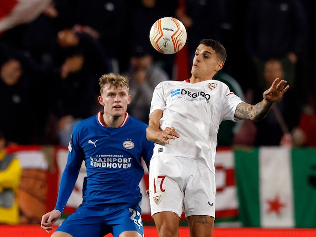 Jarrad Branthwaite du PSV Eindhoven en action avec Erik Lamela de Séville le 16 février 2023 Jarrad Branthwaite du PSV Eindhoven en action avec Erik Lamela de Séville le 16 février 2023