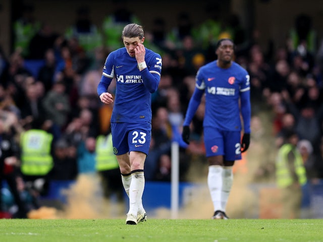 Conor Gallagher de Chelsea réagit après que Matheus Cunha de Wolverhampton Wanderers ait marqué son troisième but le 3 février 2024