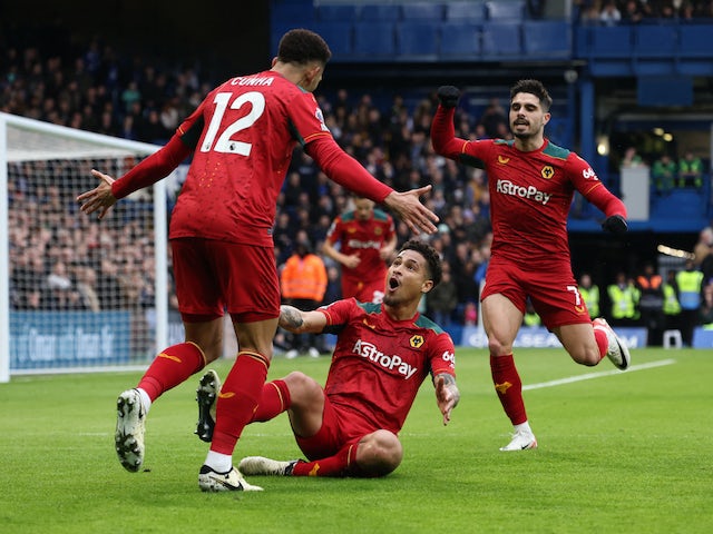 Matheus Cunha de Wolverhampton Wanderers célèbre son premier but le 4 février 2024