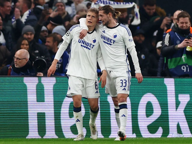 Magnus Mattsson du FC Copenhague célèbre son premier but avec Rasmus Falk le 13 février 2024