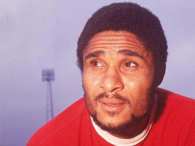 Eusebio photographié pour Benfica au cours de sa carrière de joueur