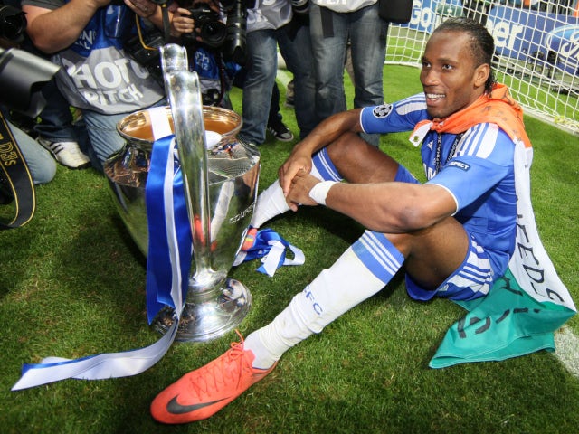 Didier Drogba avec le trophée de la Ligue des Champions en 2012.