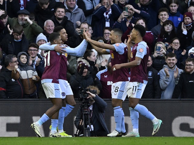 Leon Bailey d'Aston Villa célèbre son quatrième but avec ses coéquipiers le 22 février 2024