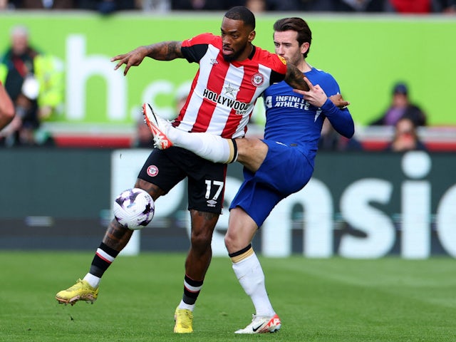 Ivan Toney de Brentford en action avec Ben Chilwell de Chelsea le 2 mars 2024