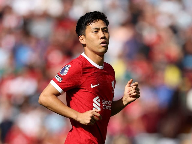 Wataru Endo en action pour Liverpool en août 2023