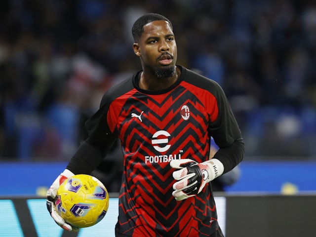 Mike Maignan lors de l'échauffement avant le match du 29 octobre 2023 Mike Maignan lors de l'échauffement avant le match du 29 octobre 2023