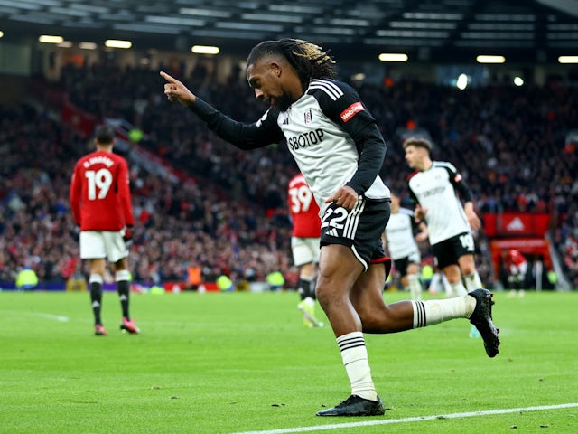Alex Iwobi de Fulham célèbre son deuxième but le 24 février 2024