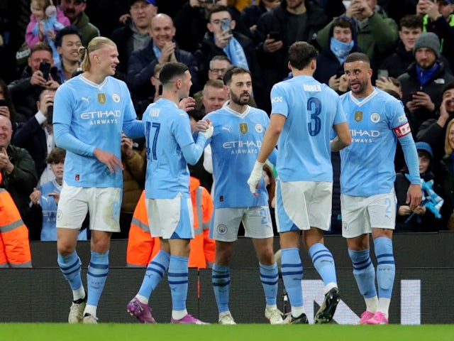 Bernardo Silva de Manchester City célèbre son premier but avec ses coéquipiers le 16 mars 2024