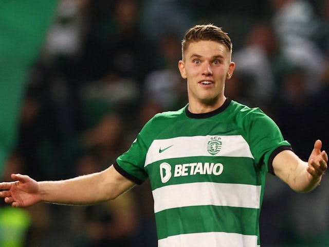 Viktor Gyokeres du Sporting Lisbonne célèbre son quatrième but le 17 mars 2024