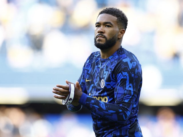 Reece James de Chelsea applaudit les fans après le match du 13 août 2023
