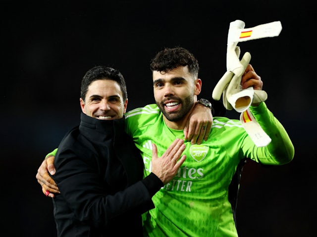 Le manager d'Arsenal, Mikel Arteta, et David Raya célèbrent après le match du 13 mars 2024.