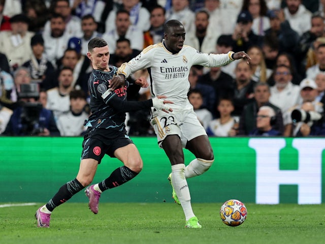 Ferland Mendy du Real Madrid en action avec Phil Foden de Manchester City le 9 avril 2024