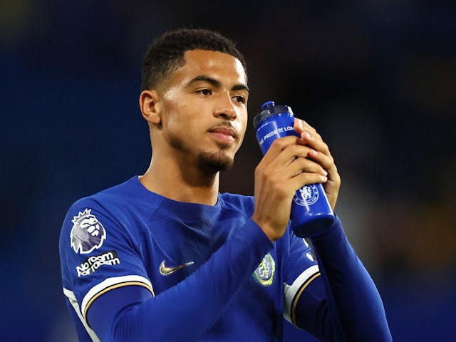 Levi Colwill de Chelsea célèbre après le match du 25 août 2023