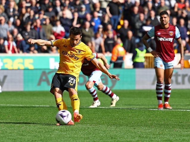 Pablo Sarabia des Wolverhampton Wanderers marque son premier but le 6 avril 2024
