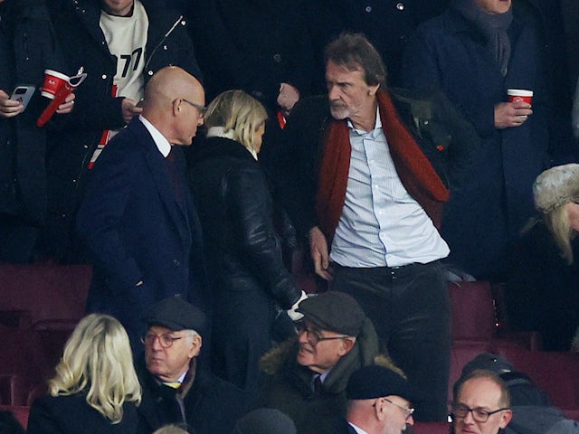 Le copropriétaire de Manchester United, Jim Ratcliffe, est vu dans les tribunes avant le match du 14 janvier 2024.