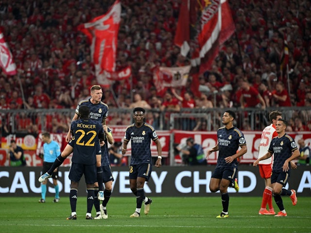 Toni Kroos du Real Madrid célèbre son premier but avec ses coéquipiers le 30 avril 2024 Toni Kroos du Real Madrid célèbre son premier but avec ses coéquipiers le 30 avril 2024