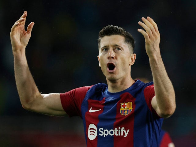 Robert Lewandowski de Barcelone célèbre son troisième but le 29 avril 2024