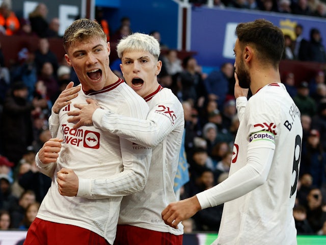 Rasmus Hojlund de Manchester United célèbre son premier but le 11 février 2024