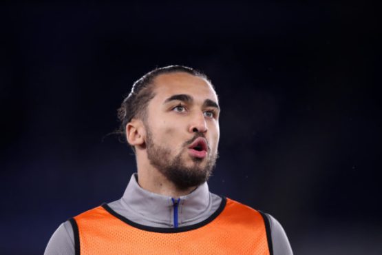 Dominic Calvert-Lewin regarde en Premier League