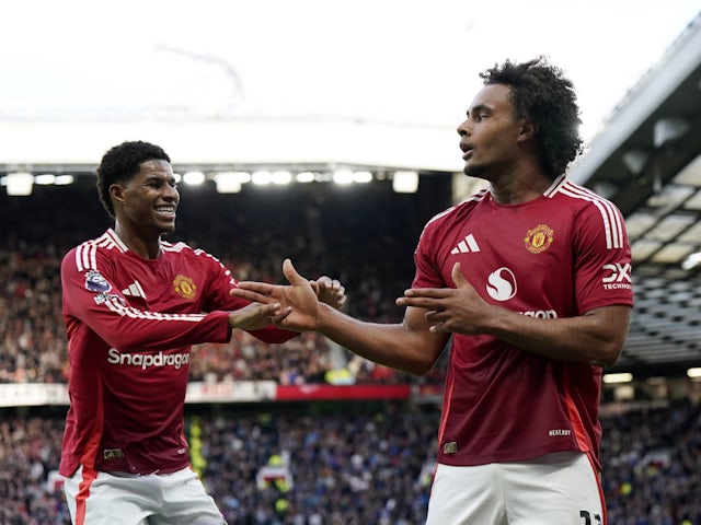 Le duo de Manchester United Marcus Rashford et Joshua Zirkzee célèbrent le 1er décembre 2024