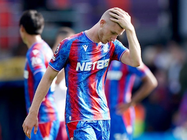 Adam Wharton de Crystal Palace a l'air abattu le 24 août 2024