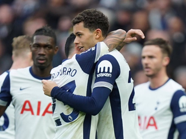 Brennan Johnson de Tottenham Hotspur célèbre son but le 1er décembre 2024