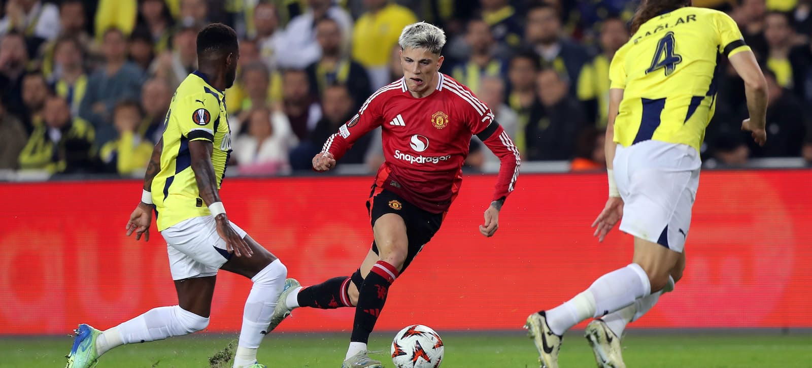 Gary Neville dit qu'un échange impliquant Alejandro Garnacho et Christopher Nkunku ne profite qu'à Chelsea - Man United News and Transfer News