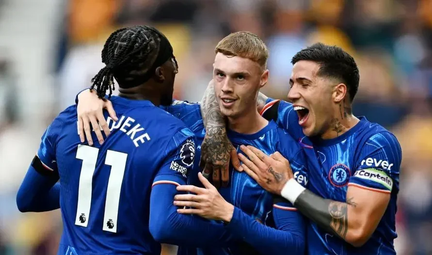 Noni Madueke Cole Palmer And Enzo Fernandez Celebrate A Big Win.