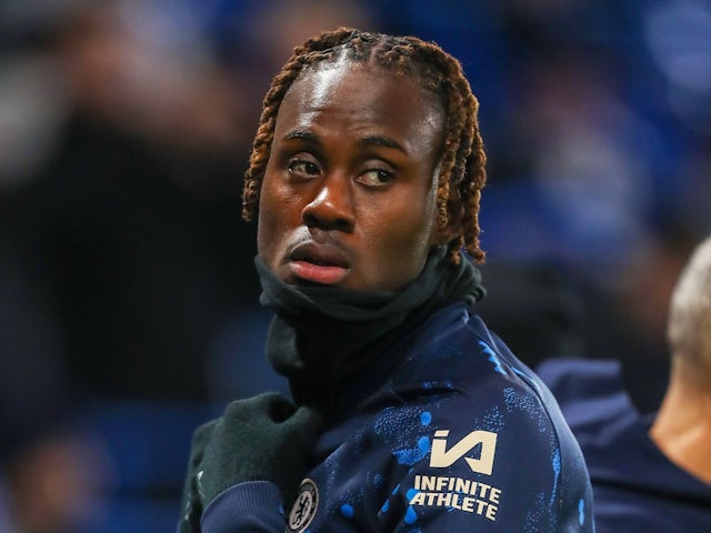 Trevoh Chalobah de Chelsea se réchauffe le 20 janvier 2025 Trevoh Chalobah de Chelsea se réchauffe le 20 janvier 2025