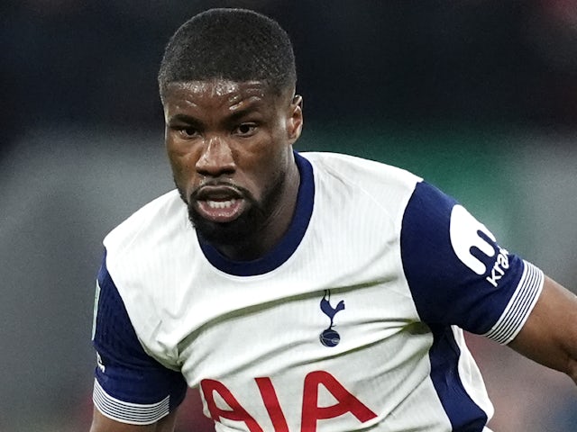 Kevin Danso de Tottenham Hotspur, illustré le 6 février 2025