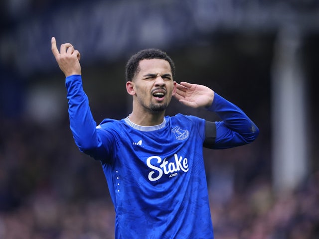 Iliman Ndiaye célèbre le score pour Everton contre Tottenham Hotspur le 19 janvier 2025