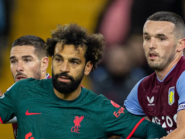 Mohamed Salah de Liverpool et John McGinn d'Aston Villa illustré le 26 décembre 2022