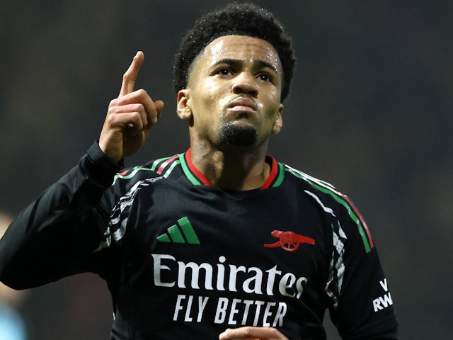 Ethan Nwaneri d'Arsenal célèbre le score le 30 octobre 2024