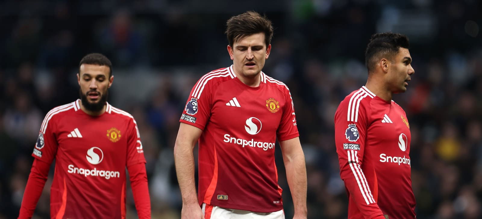 Noussair Mazraoui douteux pour Ipswich Town Clash après avoir pris des blessures au genou contre Everton - Man United News et Transfer News