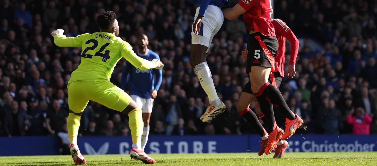 Tim Howard appelle André Onana pour une mauvaise performance de gardien de but contre Everton - Man United News and Transfer News