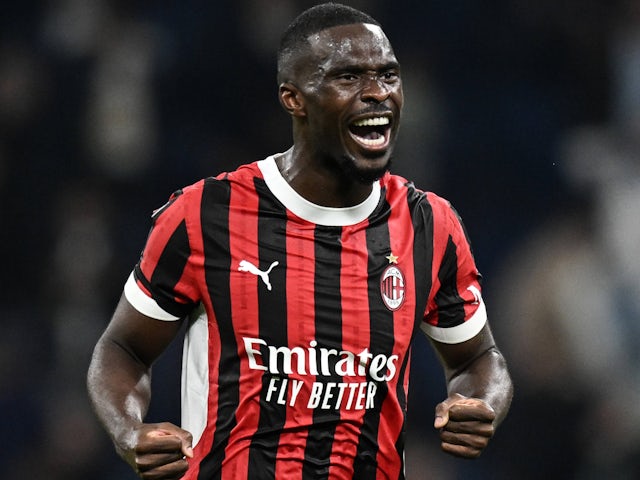 Fikayo Tomori d'AC Milan, novembre 2024