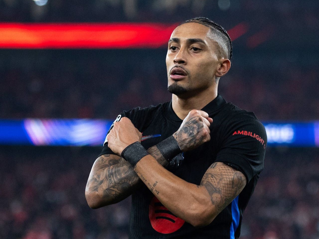 Remarkable Raphinha strikes as 10-man Barcelona snatch first-leg victory over Benfica