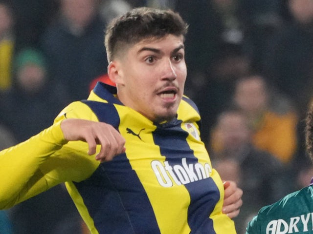 Yusuf Akcicek de Fenerbahce illustré le 13 février 2025