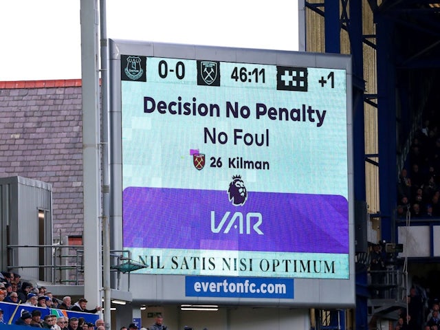 Everton ne reçoit pas de pénalité après une revue VAR contre West Ham United, le 15 mars 2025 Everton ne reçoit pas de pénalité après une revue VAR contre West Ham United, le 15 mars 2025